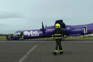 В Белфасте самолет совершил экстренную посадку без переднего шасси‍