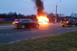 В Мозыре сгорел милицейский автомобиль (видео)