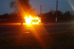 В сгоревшем в Мозыре милицейском автомобиле перевозили дебошира