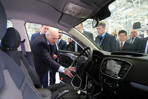 Лукашенко: нам необходимо наладить производство электромобилей