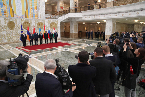 Переговоры президентов Армении, Беларуси, Казахстана, Кыргызстана, России и Таджикистана в узком составе прошли за закрытыми дверями