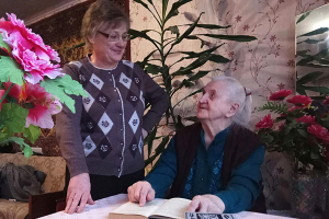  «Удочерите» бабушку: какие условия проживания для стариков будут в замещающих семьях