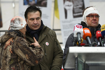 При попытке задержания Саакашвили в палаточном городке возле Рады пострадали 13 человек
