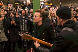 U2 устроили концерт «за чаевые» на одноименной ветке берлинского метро