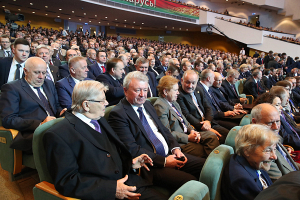 Лукашенко: мы достойно конкурируем на мировом рынке технологий