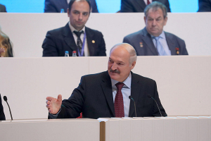 Александр Лукашенко принимает участие в съезде ученых