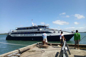 Корабль с пассажирами затонул у берегов Филиппин, есть жертвы