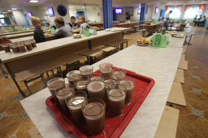 Минская милиция: почти в каждой школе воруют продукты из столовой