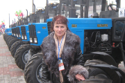 Именной трактор в женской коллекции наград