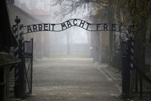 В Польше идет суд по резонансному делу об осквернении места памяти
