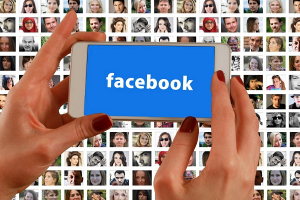 "Фейсбук" меняет правила: в ленте будут видны прежде всего посты друзей и родственников