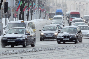 Невнимательные водители обвиняют во всплеске ДТП после снегопада дорожников