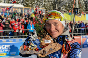 Домрачева выиграла золото в масс-старте на этапе Кубка мира в Антхольце