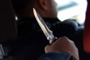 В Витебске пассажир ударил ножом в шею водителя такси