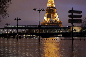 Наводнение во Франции - вышли из берегов Сена и Рейн 