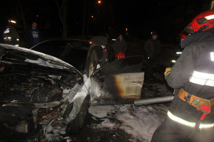 В Витебске подожгли автомобиль видеоблогера, известного критикой СТО