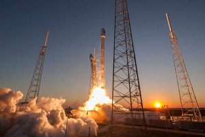 SpaceX успешно запустила ракету Falcon 9 со спутником связи