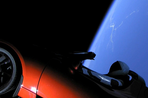 SpaceX успешно запустила к Марсу сверхтяжелую ракету Falcon Heavy с автомобилем Tesla внутри