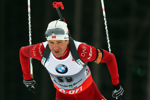 Старший тренер сборной по биатлону: Бьорндален будет участвовать в откатке лыж
