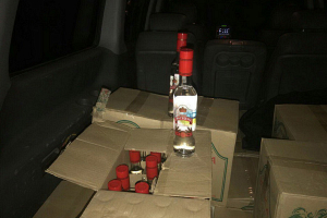 «Изъято более 500 бутылок водки». Задержан россиянин с партией нелегального алкоголя