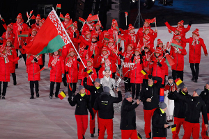 В Пхенчхане проходит церемония открытия Олимпиады. Цупер пронесла флаг Беларуси