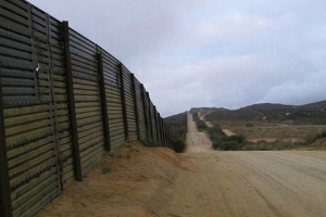 Восемь прототипов стены Трампа на границе с Мексикой прошли первые испытания