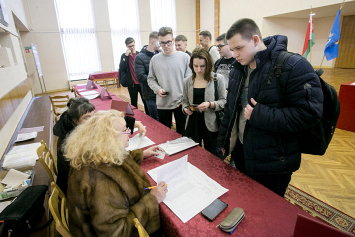 Выборы депутатов местных Советов пройдут сегодня в Беларуси
