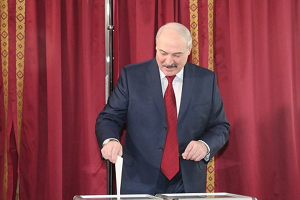 Президент проголосовал на выборах в местные Советы депутатов