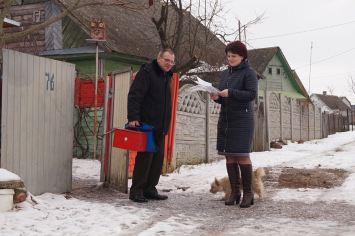 Голосуют и радуются. Как прошли выборы в деревне Радость недалеко от Беловежской пущи 