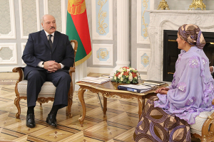 Лукашенко: дай человеку работу – он никогда не возьмет в руки винтовку 