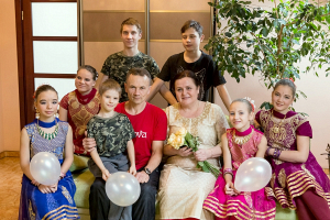 "Как живет семья, воспитывающая 8 детей