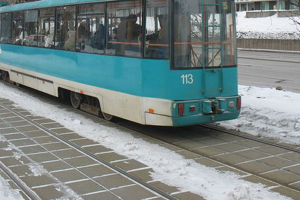 На Логойском тракте в Минске трамвай столкнулся с внедорожником: движение затруднено