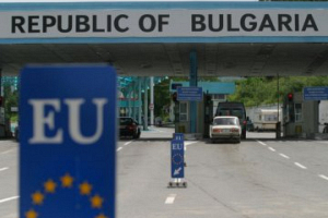 Туристов и перевозчиков предупреждают о возможных проблемах с пересечением границы Болгарии 8-10 апреля 
