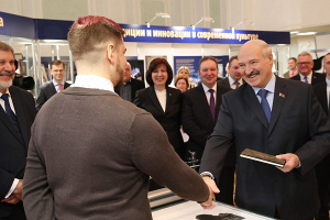 Лукашенко призвал госструктуры активнее искать и «раскручивать» молодые таланты