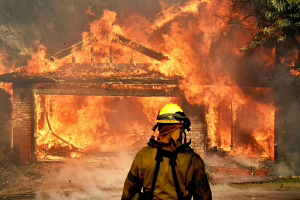 Клубы, жилые дома и фабрики. Крупнейшие пожары в мире за последние 10 лет