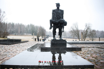 22 сакавіка 1943 года карнікі спалілі беларускую вёску ў Лагойскім раёне — разам са старымі, жанчынамі, дзецьмі, самаму малодшаму з якіх было ўсяго 7 тыдняў