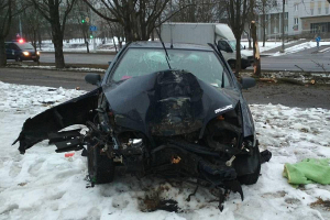 В Минске пьяный водитель вылетел с дороги и врезался в дерево
