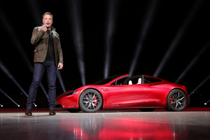 Акции Tesla обвалились на 5% после смертельного ДТП и шутки о банкротстве