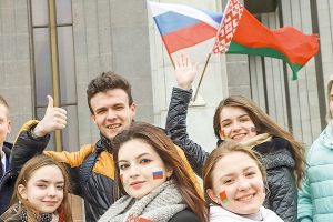 В Минске и Москве широко отметили День единения народов Беларуси и России