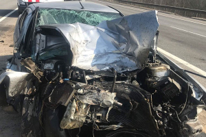 ДТП с участием трактора, легковой машины и грузовика на M1: тракторист погиб, водитель Peugeot в больнице