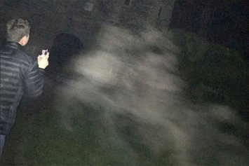 Женщина сфотографировала призрака в старинном британском замке