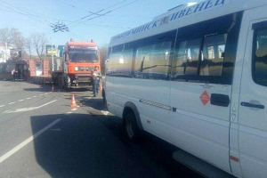 В Минске столкнулись маршрутка и тягач с прицепом