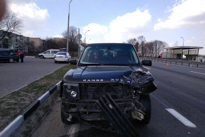 Под Минском столкнулись Land Rover, Mazda и Mercedes-Benz: пострадали трое пассажиров