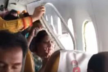 В самолете Air India из-за турбулентности выпал иллюминатор (ВИДЕО)