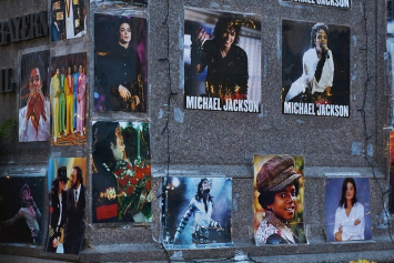 Туфли Майкла Джексона, в которых он впервые показал «лунную походку», выставлены на аукцион