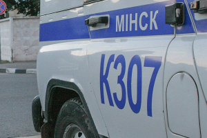 В Минске прохожий распылил газ из перцового баллончика в глаза нарушителю ПДД во дворе дома