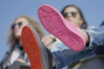 В Амстердаме создали кроссовки, подошва которых сделана из переработанной жвачки