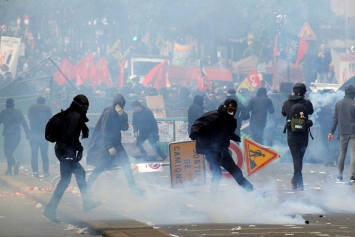 Франция и Греция отметили Первое мая протестами