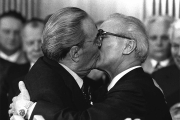 Политические поцелуи