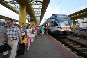 БЖД запустит летом дополнительные поезда к Черному, Азовскому и Балтийскому морям